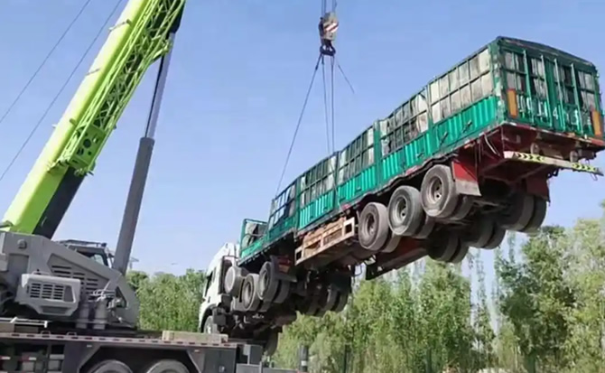 布拖道路脱困救援案例